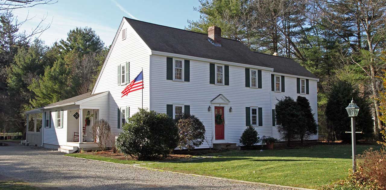 House styles of New England saltbox colonial Style