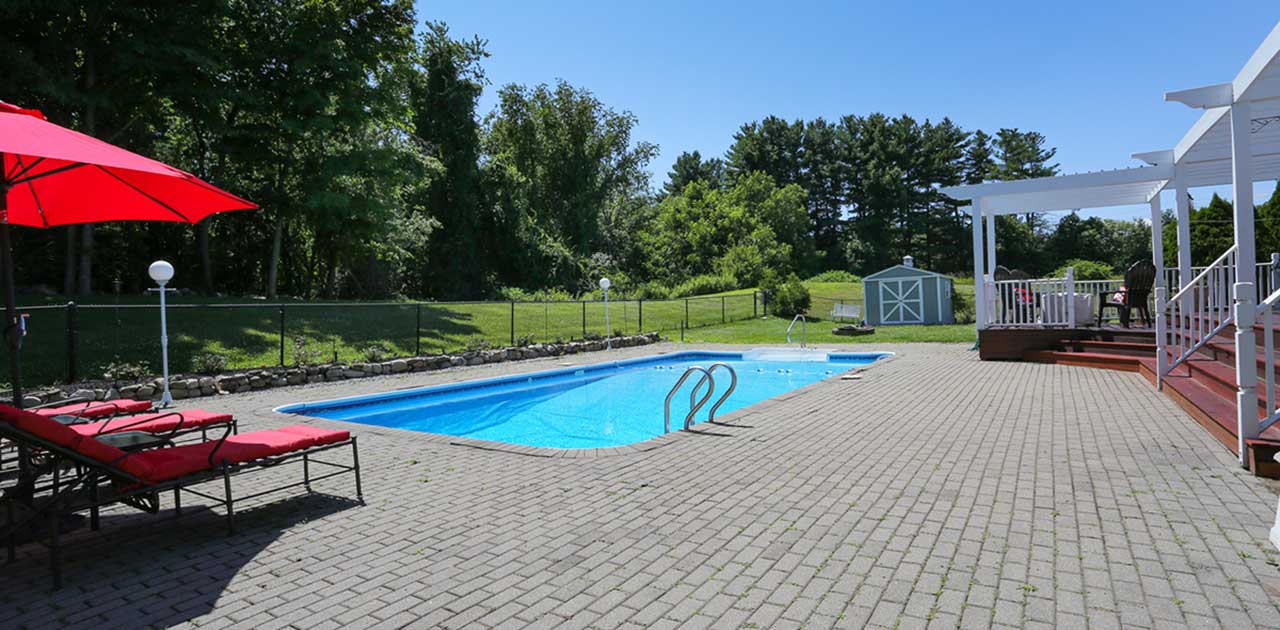 Lots of sudbury homes have swimming pools